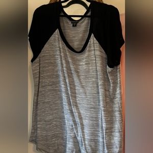 Torrid short sleeve pullover T shirt, Womens size 3, black and gray